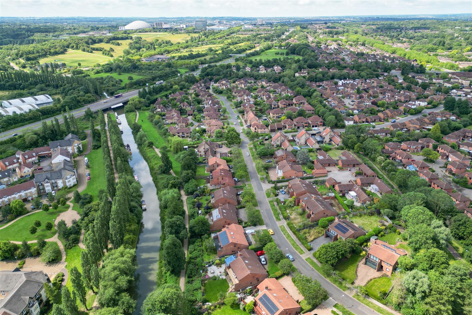 Oakley Gardens., Downhead Park, Milton Keynes